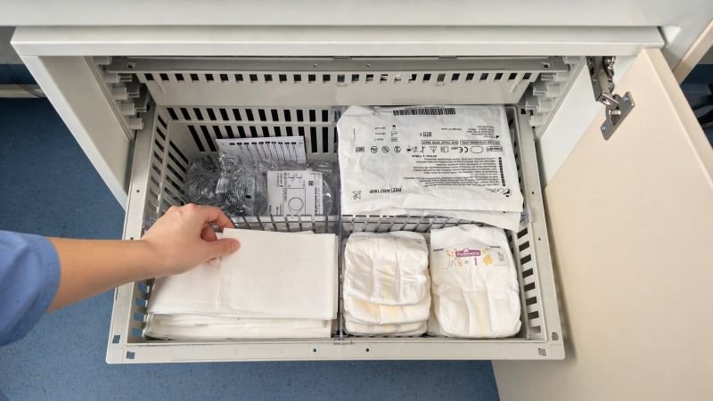 Plan de travail médical installé à la Maternité de l’Étoile