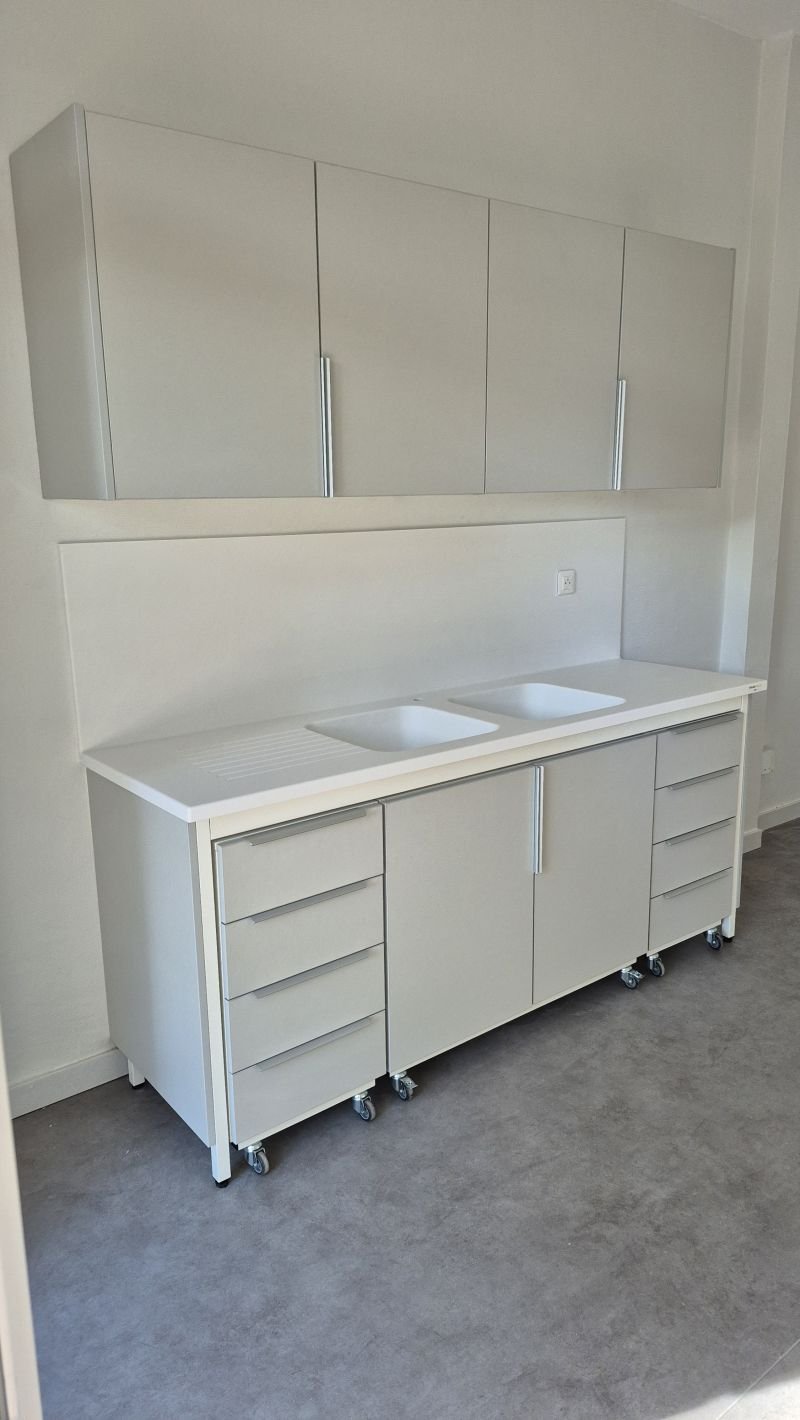 Salle de soins en Corian® au Centre hospitalier de Montfavet